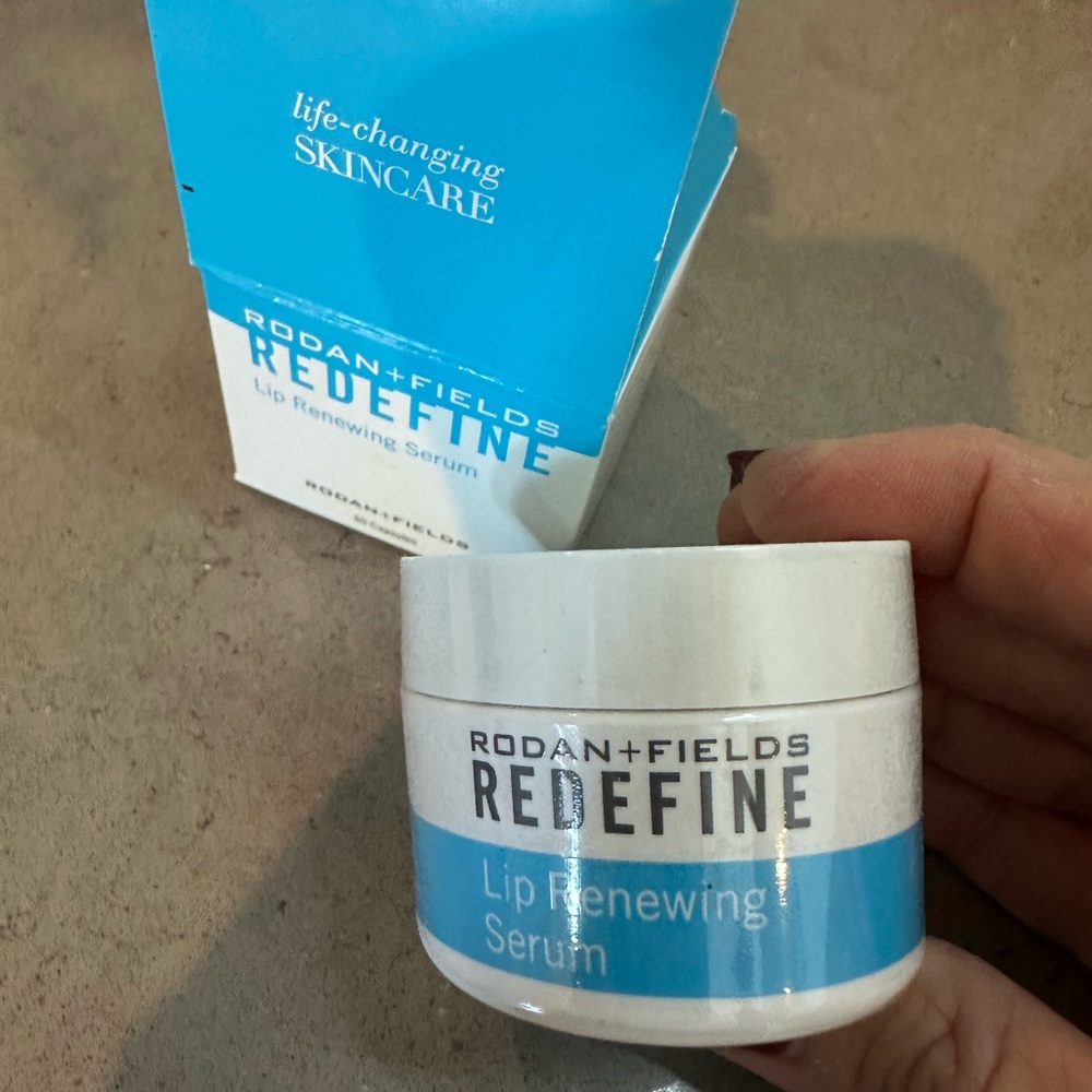 Rodan + Fields Redefine Lip Renewing Serum - Picture 2 of 3